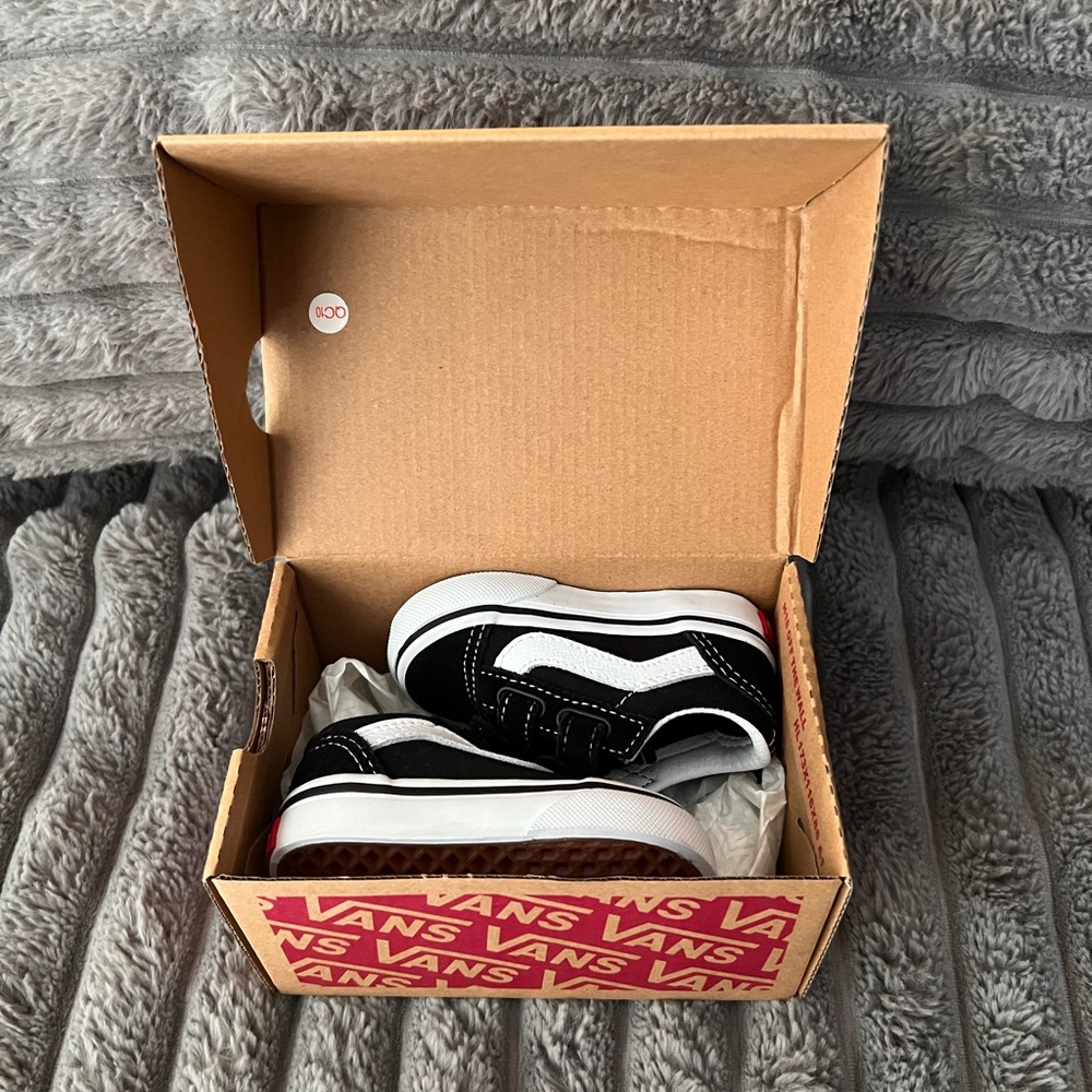 Vans Old Skool V Baby Toddler Black White Size 3 Sneaker